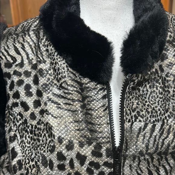 Bob Mackie Leopard Print Vest with faux fur collar and details NWT - Picture 4 of 16